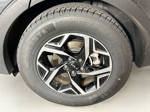 Used 2025 Kia Sportage LX image 11