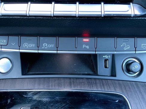 Used 2022 Audi Q5 2.0T Premium w/ Convenience Package image 34