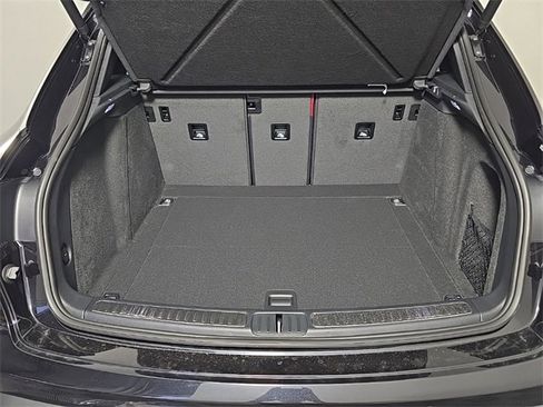Certified 2025 Porsche Macan image 13