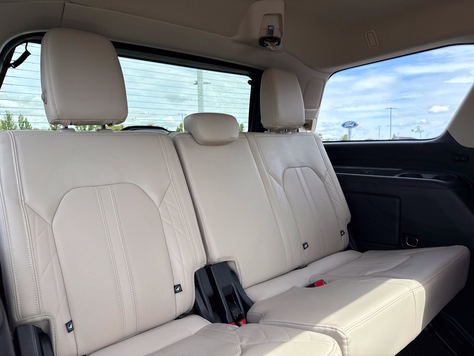Used 2023 Ford Expedition Platinum AWD/4WD image 9