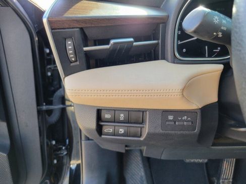 Used 2022 Toyota Avalon XLE image 19