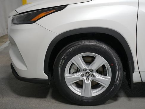Certified 2024 Toyota Highlander LE image 5