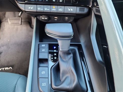 New 2025 Hyundai Elantra Limited image 25