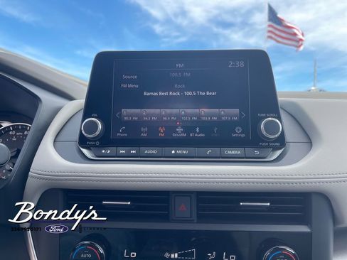 Used 2023 Nissan Rogue SV image 5