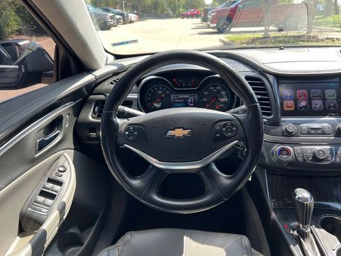 Used 2017 Chevrolet Impala LT FWD image 13
