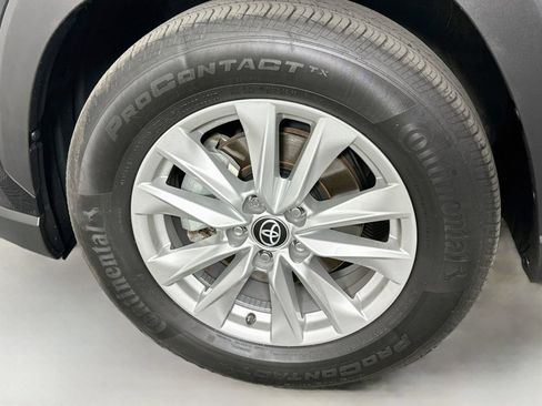 Certified 2023 Toyota Corolla Cross LE w/ Moonroof Package AWD/4WD image 31