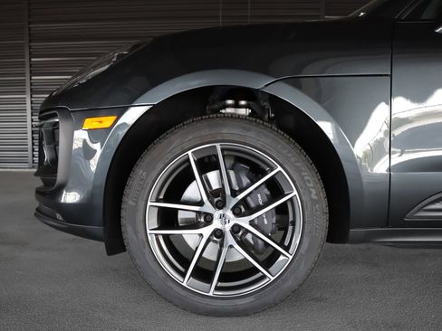 Used 2026 Porsche Macan AWD/4WD image 27
