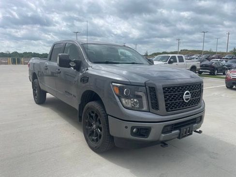 Used 2018 Nissan Titan SV w/ SV Convenience Package AWD/4WD image 1