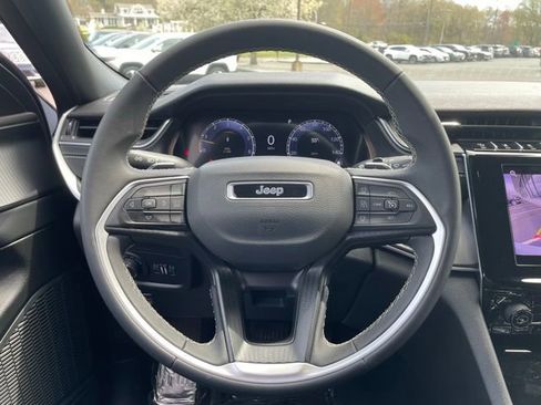 Used 2025 Jeep Grand Cherokee L Laredo AWD/4WD image 14