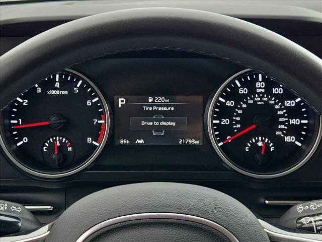 Used 2024 Kia Carnival LX FWD image 11