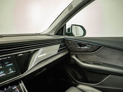 Used 2019 Audi Q8 Prestige AWD/4WD image 28