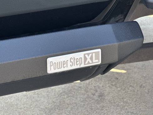 Used 2023 Jeep Gladiator Rubicon w/ Cold Weather Group image 11