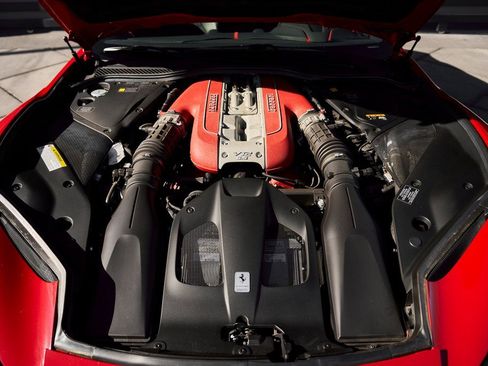 Used 2018 Ferrari 812 Superfast image 18