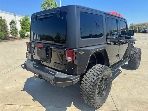 Used 2018 Jeep Wrangler Unlimited Rubicon w/ Connectivity Group AWD/4WD image 13