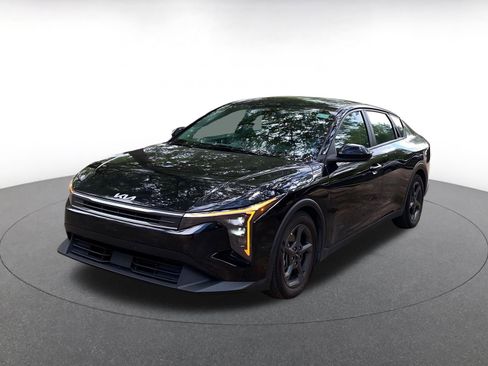 Used 2025 Kia K4 LXS image 3