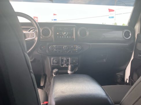 Used 2020 Jeep Wrangler Unlimited Sahara AWD/4WD image 30
