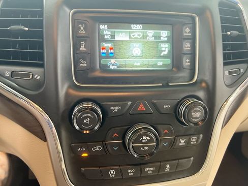 Used 2016 Jeep Grand Cherokee Laredo w/ Quick Order Package 23E AWD/4WD image 15