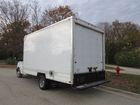 Used 2018 Chevrolet Express 3500 w/ Driver Convenience Package image 25