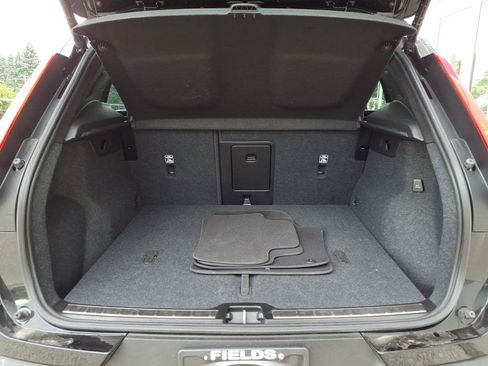 Certified 2025 Volvo XC40 B5 Plus AWD/4WD image 24
