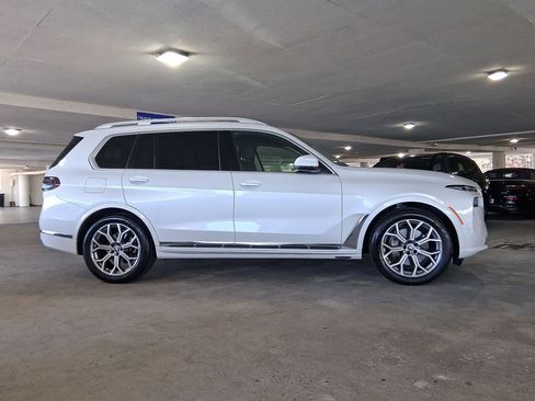 Used 2025 BMW X7 xDrive40i image 6