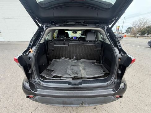 Used 2023 Toyota Highlander XLE image 22