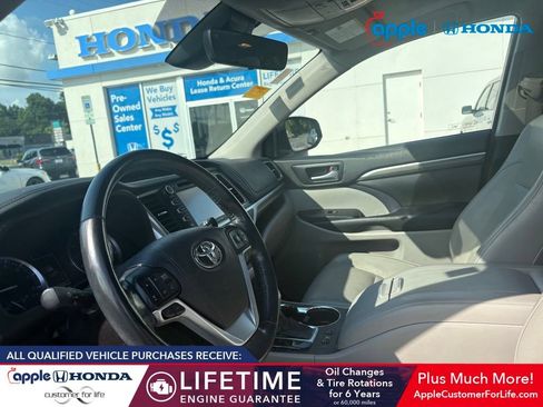 Used 2018 Toyota Highlander Limited Platinum AWD/4WD image 7