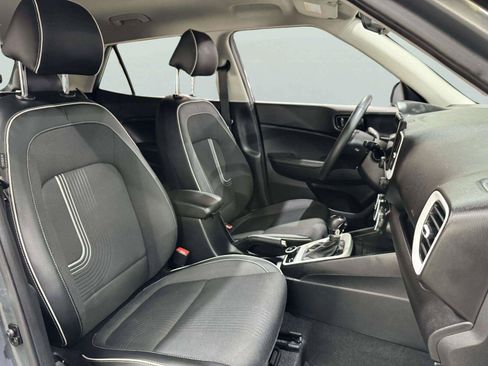 Used 2024 Hyundai Venue Limited FWD image 41