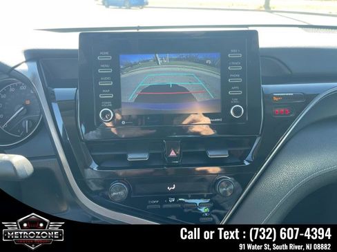 Used 2021 Toyota Camry SE FWD image 19