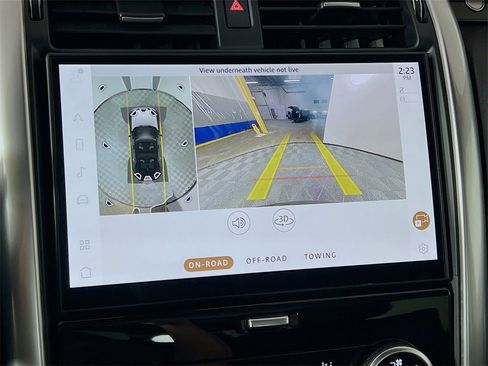 Used 2024 Land Rover Discovery S image 14