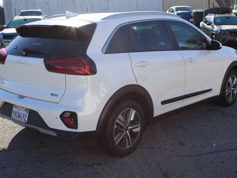 Used 2022 Kia Niro EX Premium image 4