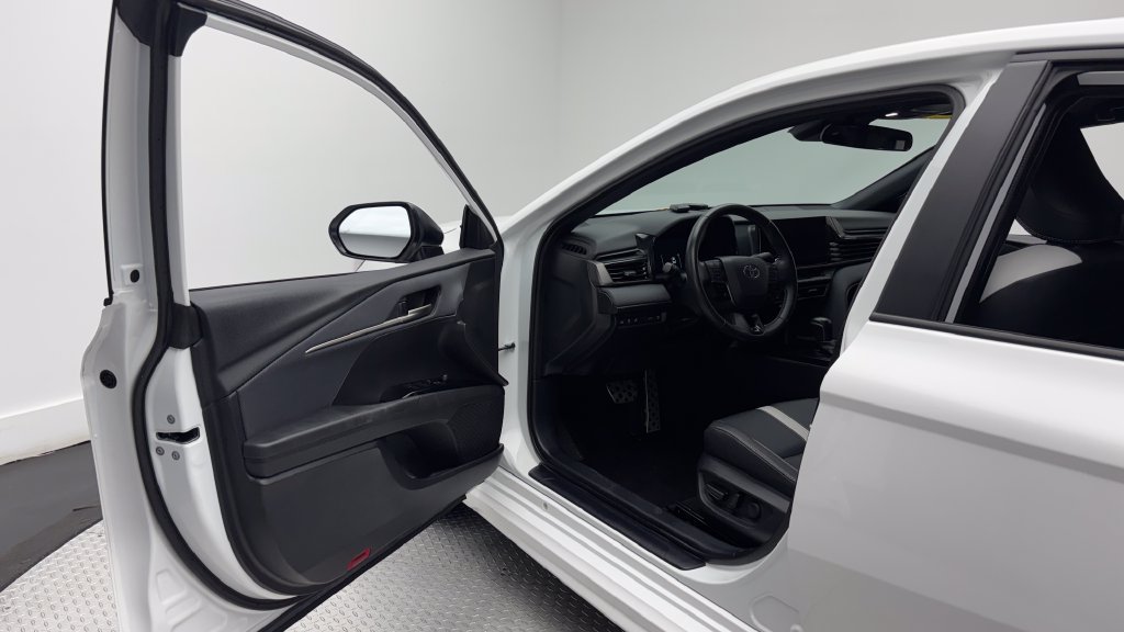 Used 2025 Toyota Camry SE FWD image 16