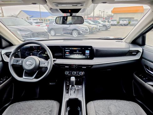 Used 2025 Nissan Kicks SV image 27