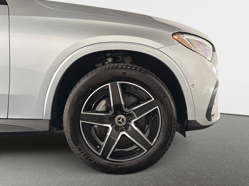 Used 2025 Mercedes-Benz GLC 300 4MATIC w/ AMG Line image 22