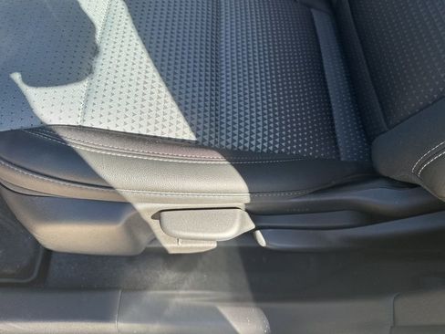 Used 2025 Chevrolet Trax LT w/ Driver Confidence Package image 5