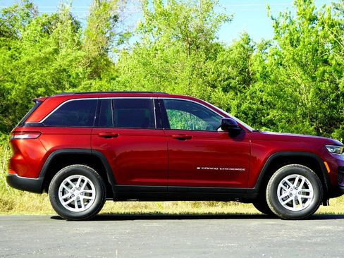 New 2025 Jeep Grand Cherokee Laredo X w/ Luxury Tech Group I image 4