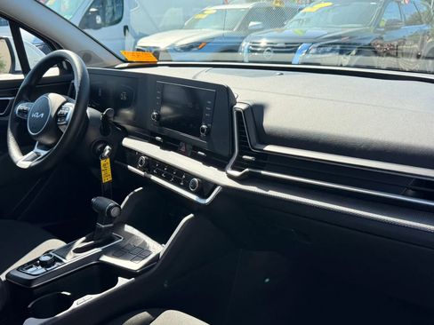 Used 2025 Kia Sportage LX FWD image 16