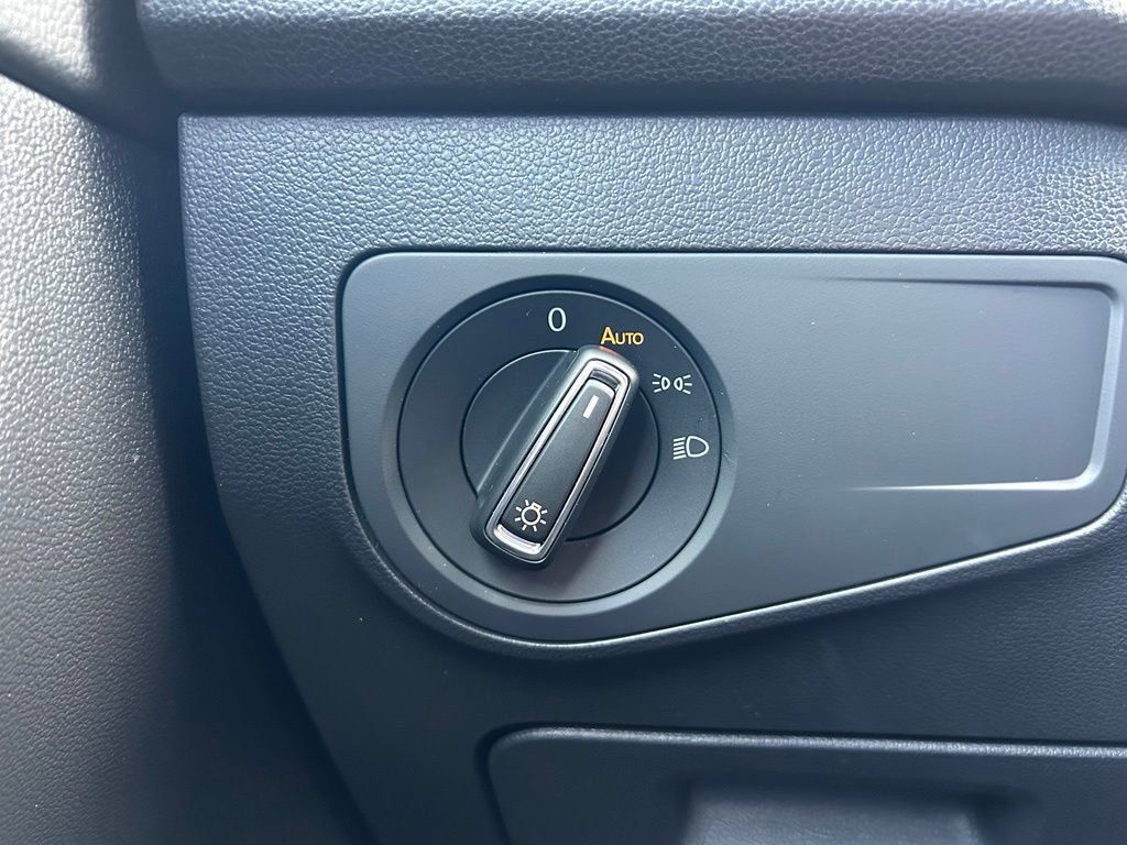 Certified 2023 Volkswagen Tiguan SE R-Line FWD image 24