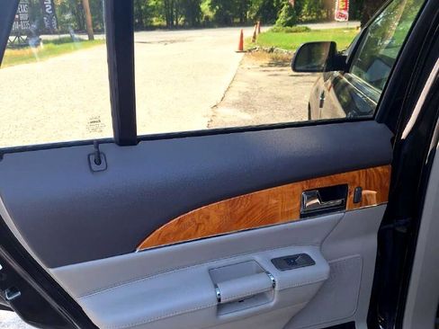 Used 2014 Lincoln MKX FWD w/ Equipment Group 101A image 23