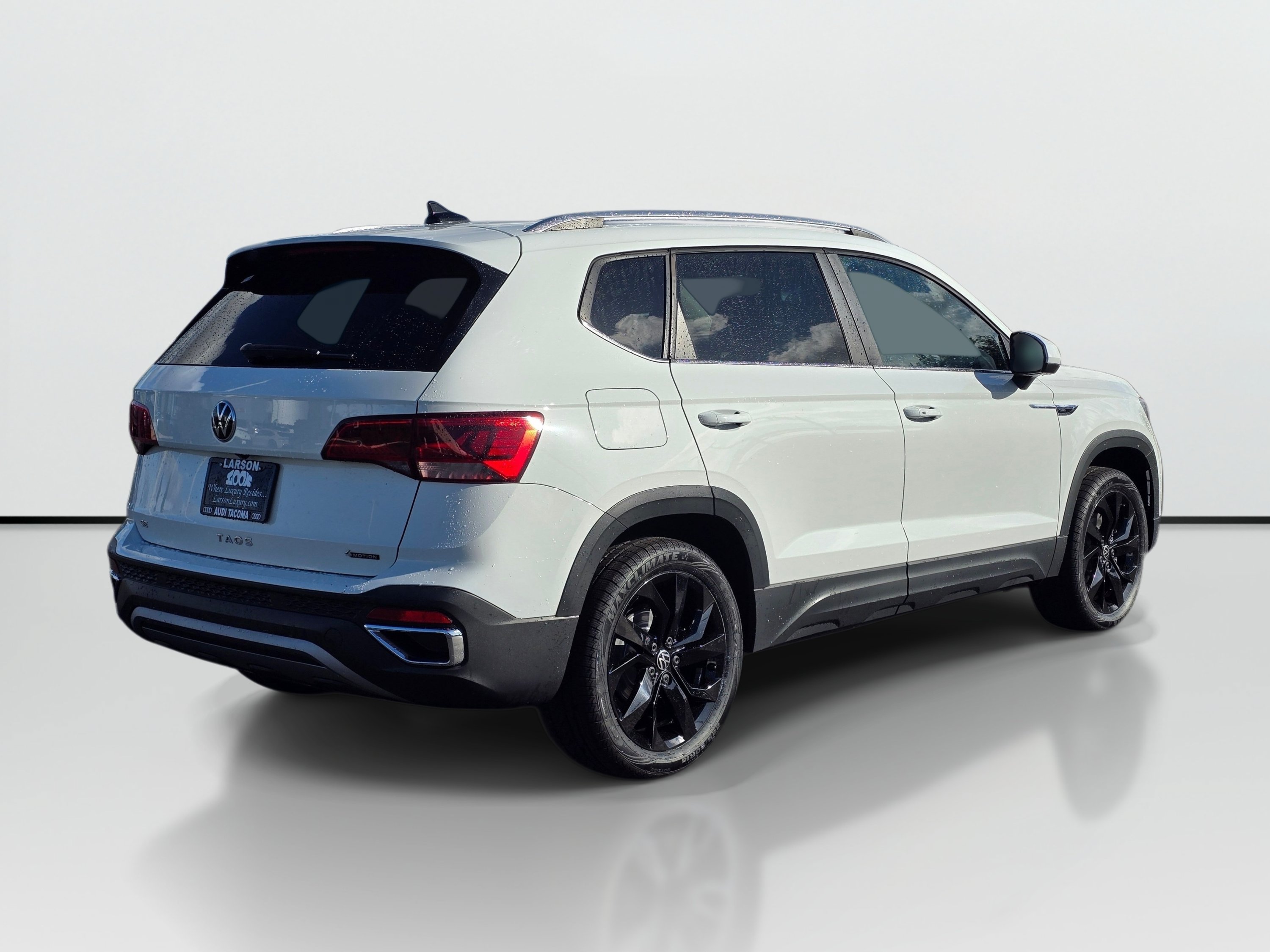 Used 2023 Volkswagen Taos SE w/ Panoramic Sunroof Package AWD/4WD image 5