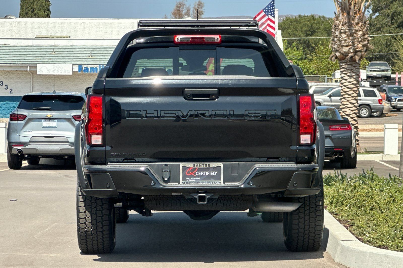 Used 2025 Chevrolet Colorado Trail Boss w/ Midnight Edition AWD/4WD image 5