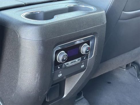 Used 2023 Chevrolet Suburban Premier image 31