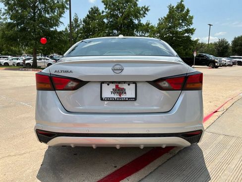 Used 2025 Nissan Altima 2.5 SV FWD image 7