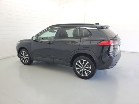 Used 2025 Toyota Corolla Cross XLE FWD image 7