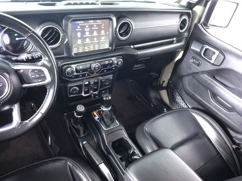 Used 2022 Jeep Wrangler Unlimited Sahara AWD/4WD image 33