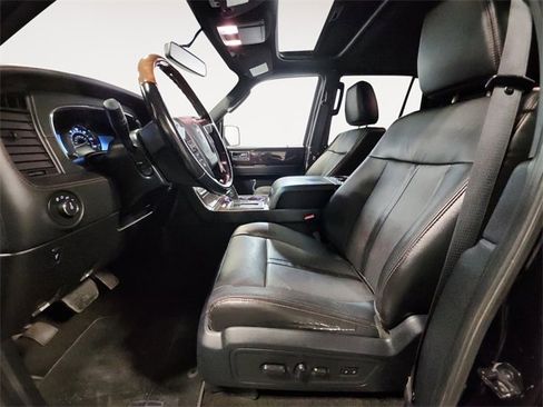 Used 2016 Lincoln Navigator Reserve image 9