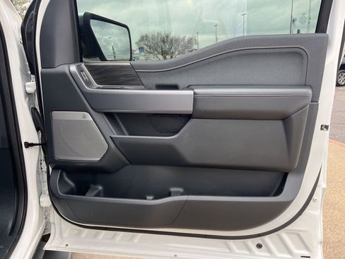 Used 2025 Ford F150 Lariat w/ Equipment Group 501A Mid image 11