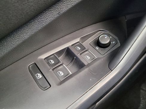 Used 2024 Volkswagen Jetta SE image 27