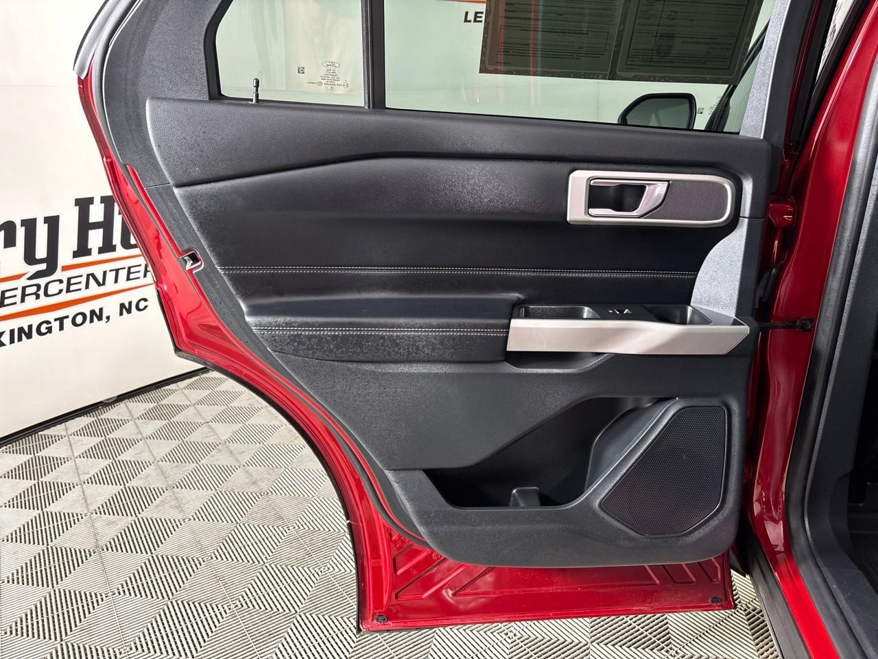 Used 2021 Ford Explorer XLT RWD image 21