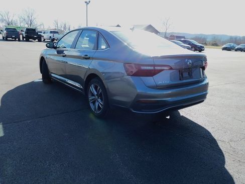 Used 2024 Volkswagen Jetta SE image 9