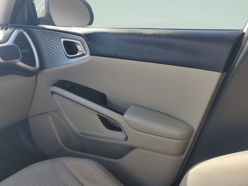 Used 2020 Kia Soul LX image 24